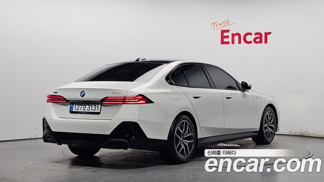 2025 BMW 5-Series, VIN WBA21FJ01SCV54556