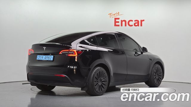 2024 Tesla Model Y, VIN LRWYGCFS9RC554753