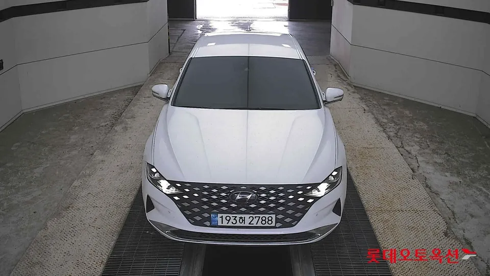 2022 Hyundai Grandeur, VIN KMHF2413BNA145375