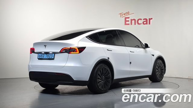 2023 Tesla Model Y, VIN LRWYGCFS7PC072117