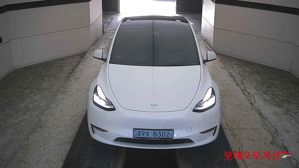 2021 Tesla Model Y, VIN 5YJYGDED6MF238038