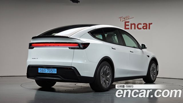 2026 Tesla Model Y, VIN LRWYGCEK0TC930362
