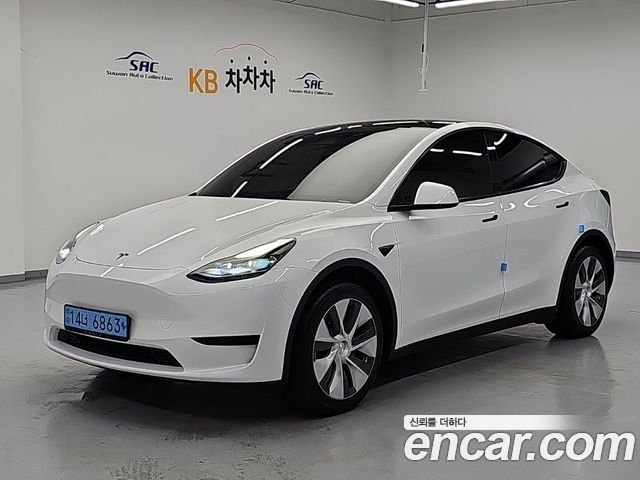 2024 Tesla Model Y, VIN LRWYGCFS4RC425772
