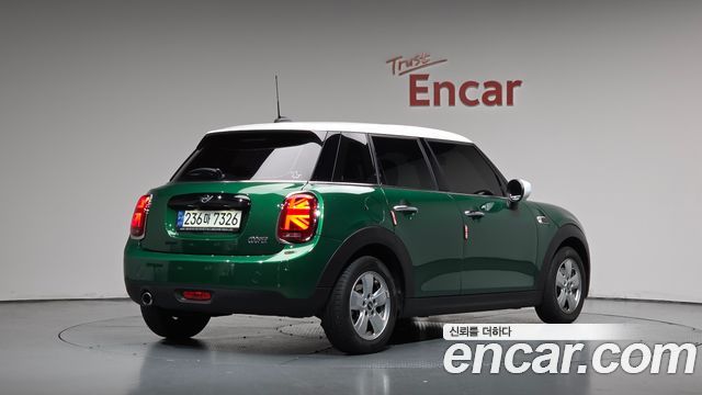 2021 Mini Cooper, VIN WMWXV7107M2N87084