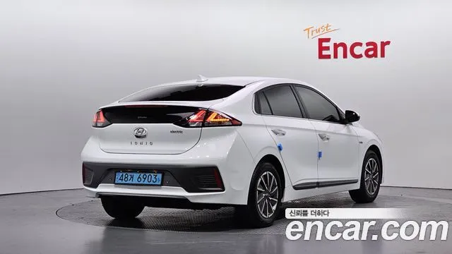 2020 Hyundai Ioniq, VIN KMHC051JFLU069028
