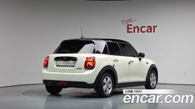2021 Mini Cooper, VIN WMWXV7106M2N47028