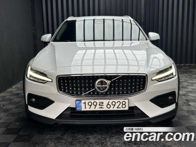 2023 Volvo V60, VIN YV1ZZL128P1105950