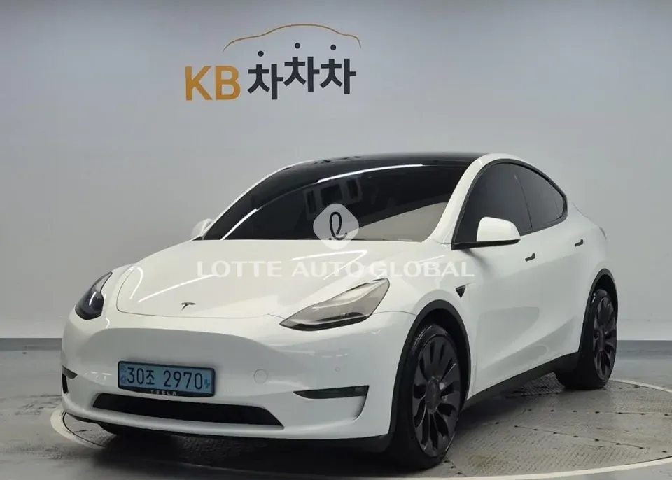 2022 Tesla Model Y, VIN 7SAYGDEF3NF566393
