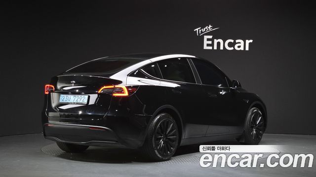 2024 Tesla Model Y, VIN LRWYGCFS6RC179307