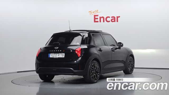 2025 Mini Cooper, VIN WMW51GD03S2W59815