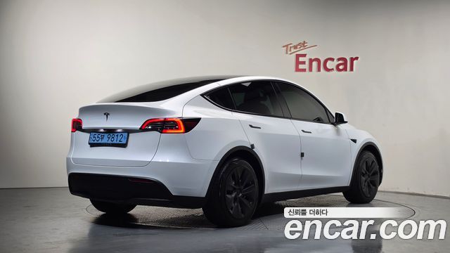 2024 Tesla Model Y, VIN LRWYGCFS2RC416214