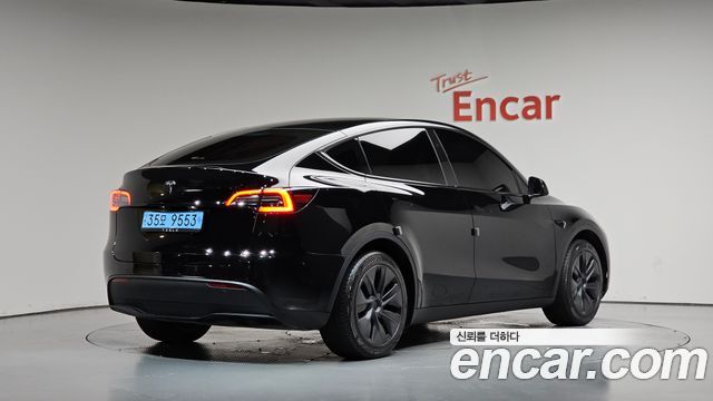 2024 Tesla Model Y, VIN LRWYGCFS7RC563919