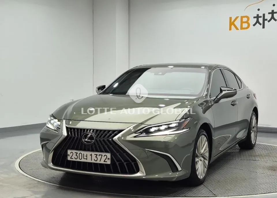2024 Lexus ES, VIN JTHBA1C11R2021004