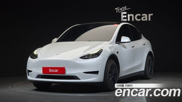2024 Tesla Model Y, VIN LRWYGCFS1RC506017