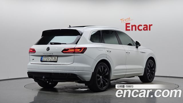 2021 Volkswagen Touareg, VIN WVGZZZCRZMD004795